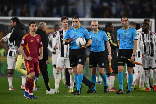 AS Roma v Juventus FC - Serie A Referee Simone Sozza stands at the end of the match during the 27th day of the Serie A Championship between A.S. Roma and Juventus F.C. at the Olympic Stadium in Rome, Italy, on March 1, 2026. Rome Italy Italy  Copyright: xDomenicoxCippitellix originalFilename:cippitelli-asromaju260301_npLg1.jpg
