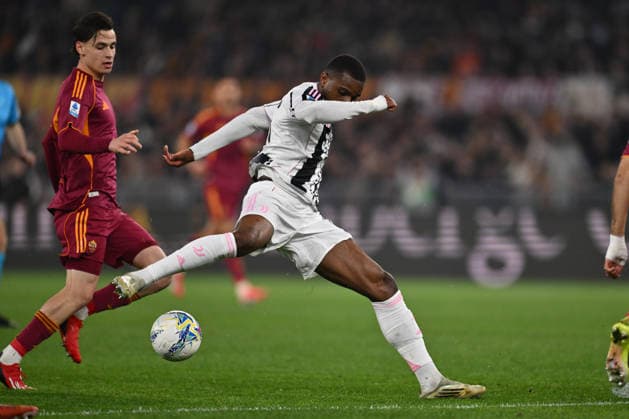 AS Roma v Juventus FC - Serie A Niccolo Pisilli of A.S. Roma and Pierre Kalulu of Juventus F.C. are in action during the 27th day of the Serie A Championship between A.S. Roma and Juventus F.C. at the Olympic Stadium in Rome, Italy, on March 1, 2026. Rome Italy Italy  Copyright: xDomenicoxCippitellix originalFilename:cippitelli-asromaju260301_npa3l.jpg