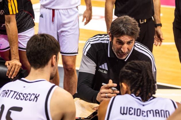 GER, FIBA Basketball World Cup 2027, European Qualifiers, Germany Croatia 01 03 2026, Telekom Dome, Bonn, GER, FIBA Basketball World Cup 2027, European Qualifiers, Germany Croatia Ãlex Mumbru Coach, Germany talks to his players Â Photo Alexander Trienitz Bonn Telekom Dome North Rhine-Westphalia Germany