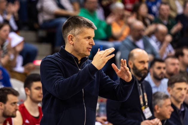 GER, FIBA Basketball World Cup 2027, European Qualifiers, Germany Croatia 01 03 2026, Telekom Dome, Bonn, GER, FIBA Basketball World Cup 2027, European Qualifiers, Germany Croatia Tomislav Mijatovic Head Coach, Croatia gives hand signal Â Photo Alexander Trienitz Bonn Telekom Dome North Rhine-Westphalia Germany