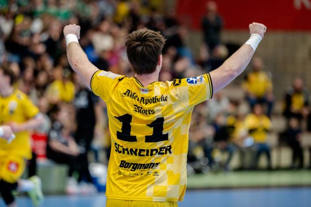 Krefeld, 01 03 2026, Handball, Men, 2 Bundesliga, 22 Matchday, 2025 2026 HSG Krefeld Niederrhein HC Oppenweiler Backnang Lucas Schneider HSG Krefeld Niederrhein, 11 cheers Krefeld Glockenspitzhalle NRW Germany