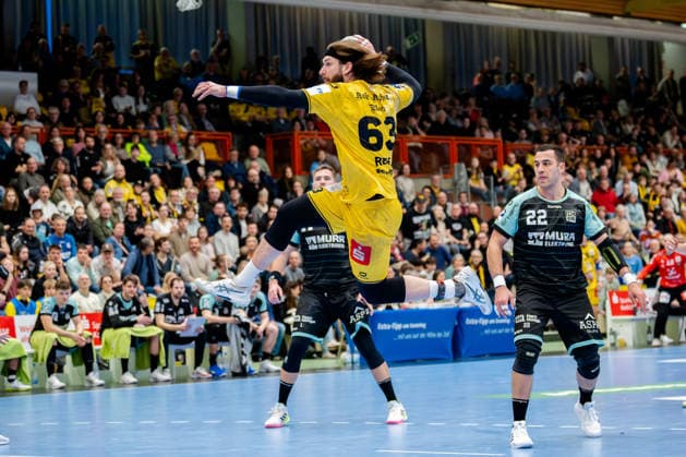 Krefeld, 01 03 2026, Handball, Men, 2 Bundesliga, 22 Matchday, 2025 2026 HSG Krefeld Niederrhein HC Oppenweiler Backnang Julius Rose HSG Krefeld Niederrhein, 63 on goal throw Krefeld Glockenspitzhalle NRW Germany