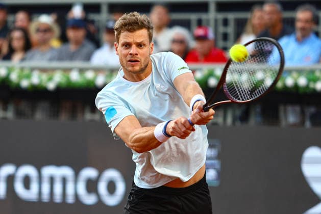 Tenis, Yannick Hanfmann vs Luciano Darderi El tenista Yannick Hanfmann de Alemania regresa la bola en contra de Luciano Darderi de Italia por el ATP, Tennis Herren 250 de Santiago 2026 en el Club Deportivo San Carlos de Apoquindo en Santiago, Chile. 01 03 2026 Matias Salas Photosport Tennis, Yannick Hanfmann vs Luciano Darderi The tennis player Yannick Hanfmann de Germany return the ball against of Luciano Darderi de Italy in the match for the ATP 250 Santiago 2026 at the Club Deportivo San Carlos de Apoquindo in Santiago, Chile.01 03 2026 Matias Salas Photosport Yannick Hanfmann vs Luciano Darderi, Final ATP 250 Santiago 2026 