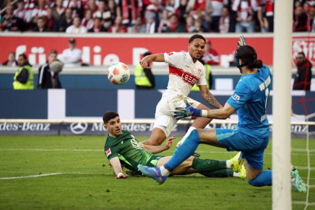 01 03 26 VfB Stuttgart VfL Wolfsburg Germany, Stuttgart, 01 03 2026, Football, Bundesliga, Season 2025 2026, VfB Stuttgart VfL Wolfsburg 4 0 v l Kamil Grabara VfL Wolfsburg , Nikolas Nartey VfB Stuttgart , Konstantinos Koulierakis VfL Wolfsburg Goal 4 0 Nartey