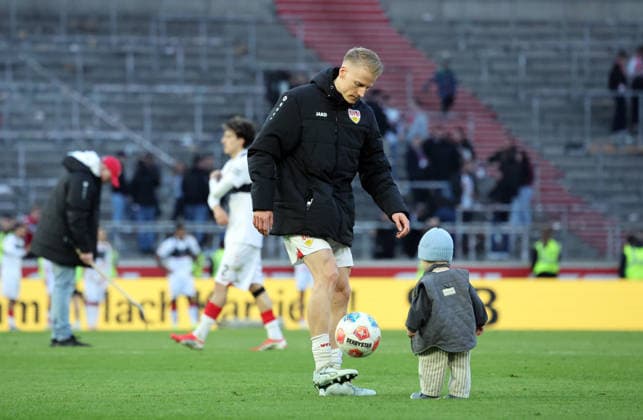 01 03 26 VfB Stuttgart VfL Wolfsburg Germany, Stuttgart, 01 03 2026, Football, Bundesliga, Season 2025 2026, VfB Stuttgart VfL Wolfsburg 4 0 Chris Führich VfB Stuttgart with child son