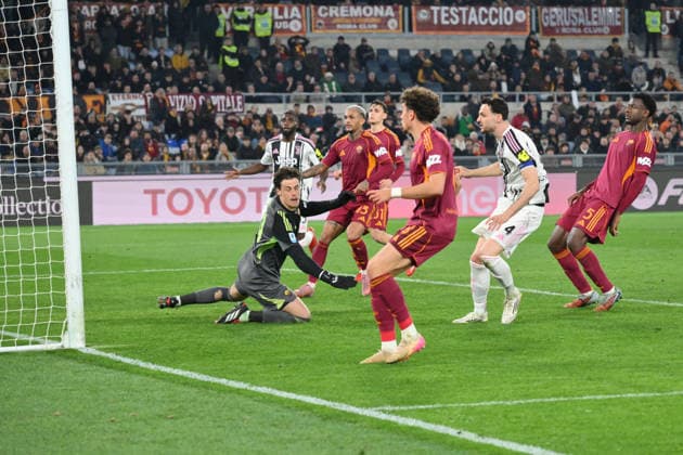 CALCIO - Serie A - AS Roma vs Juventus FC Federico Gatti of FC Juventus shoots and scores the goal in the 93th minute for 3-3 during the match of 27th day of the Serie A Championship between A.S.Roma and F.C. Juventus at the Olimpico Stadium on Mar 1, 2026 in Rome, Italy. during AS Roma vs Juventus FC, Italian soccer Serie A match in Rome, Italy, March 01 2026 Rome Italy  Copyright: xIPAxSport ABACAx