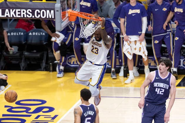 March 1, 2026, Los Angeles, California, USA: Los Angeles LakersÃ¢â‚¬â ¢ LeBron James (23) dunks against the Sacramento Kings during an NBA, Basketball Herren, USA basketball game at Crypto.com Arena on Sunday, March 1, 2026 in Los Angeles. NBA 2026: Kings Vs Lakers  - ZUMAc68_ 20260301_zaf_c68_001 Copyright: xRingoxChiux
