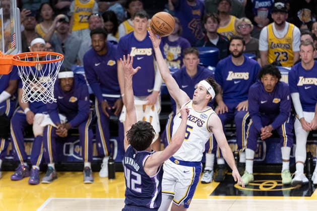 March 1, 2026, Los Angeles, California, USA: Los Angeles LakersÃ¢â‚¬â ¢ Austin Reaves (15) goes to the basket against Sacramento KingsÃ¢â‚¬â ¢ Maxime Raynaud (42) during an NBA, Basketball Herren, USA basketball game at Crypto.com Arena on Sunday, March 1, 2026 in Los Angeles. NBA 2026: Kings Vs Lakers  - ZUMAc68_ 20260301_zaf_c68_002 Copyright: xRingoxChiux