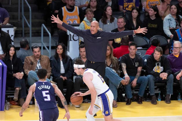 March 1, 2026, Los Angeles, California, USA: Sacramento Kings head coach Doug Christie directs against the Los Angeles Lakers during an NBA, Basketball Herren, USA basketball game at Crypto.com Arena on Sunday, March 1, 2026 in Los Angeles. NBA 2026: Kings Vs Lakers  - ZUMAc68_ 20260301_zaf_c68_008 Copyright: xRingoxChiux