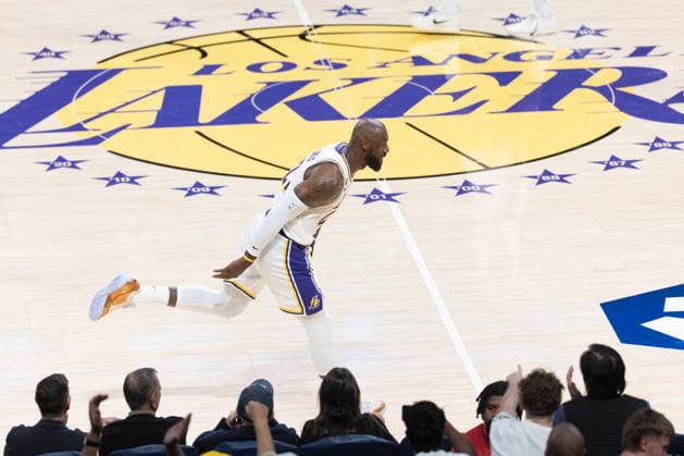 March 1, 2026, Los Angeles, California, USA: Los Angeles LakersÃ¢â‚¬â ¢ LeBron James (23) runs back down the court after making a shot against the Sacramento Kings during an NBA, Basketball Herren, USA basketball game at Crypto.com Arena on Sunday, March 1, 2026 in Los Angeles. NBA 2026: Kings Vs Lakers  - ZUMAc68_ 20260301_zaf_c68_009 Copyright: xRingoxChiux
