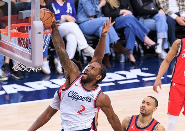 March 1, 2026, Inglewood, California, USA: Kawhi Leonard 2 of the Los Angeles Clippers dunks the ball during their 2026 NBA, Basketball Herren, USA regular season game against the New Orleans Pelicans on Sunday March 1, 2026 at Intuit Dome Arena in Inglewood, California. JAVIER ROJAS PI Clippers Vs. Pelicans  - ZUMAp124 20260301_zaa_p124_003 Copyright: xJavierxRojasx