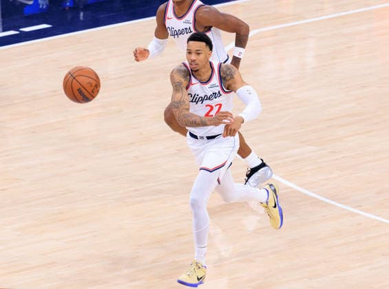 March 1, 2026, Inglewood, California, USA: Jordan Miller 22 of the Los Angeles Clippers passes the ball during their 2026 NBA, Basketball Herren, USA regular season game against the New Orleans Pelicans on Sunday March 1, 2026 at Intuit Dome Arena in Inglewood, California. JAVIER ROJAS PI Clippers Vs. Pelicans  - ZUMAp124 20260301_zaa_p124_005 Copyright: xJavierxRojasx