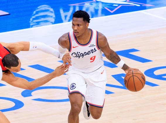 March 1, 2026, Inglewood, California, USA: Bennedict Mathurin 9 of the Los Angeles Clippers avoids a defensive play during their 2026 NBA, Basketball Herren, USA regular season game against the New Orleans Pelicans on Sunday March 1, 2026 at Intuit Dome Arena in Inglewood, California. JAVIER ROJAS PI Inglewood USA - ZUMAp124 20260301_zaa_p124_010 Copyright: xJavierxRojasx