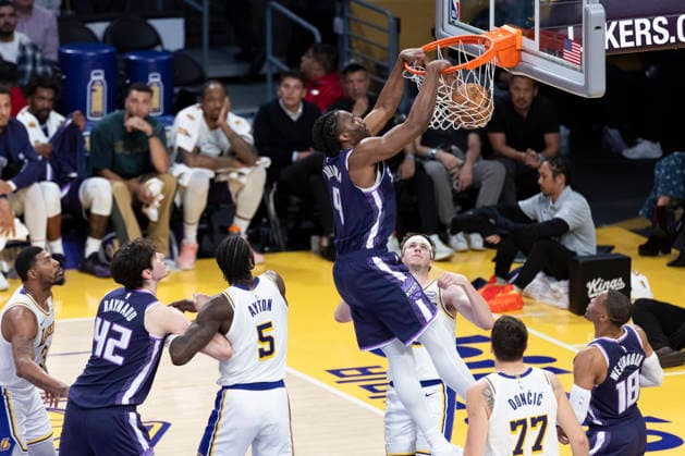 March 1, 2026, Los Angeles, California, USA: Sacramento KingsÃ¢â‚¬â ¢ Precious Achiuwa (9) dunks against the Los Angeles Lakers during an NBA, Basketball Herren, USA basketball game at Crypto.com Arena on Sunday, March 1, 2026 in Los Angeles. Los Angeles USA - ZUMAc68_ 20260301_zaf_c68_028 Copyright: xRingoxChiux