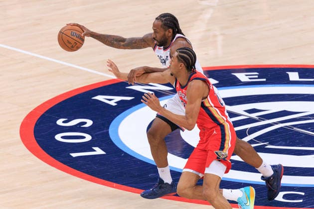 March 1, 2026, Inglewood, California, USA: Kawhi Leonard 2 of the Los Angeles Clippers steals the ball from Trey Murphy III 25 of the New Orleans Pelicans during their 2026 NBA, Basketball Herren, USA regular season game on Sunday March 1, 2026 at Intuit Dome Arena in Inglewood, California. JAVIER ROJAS PI Inglewood USA - ZUMAp124 20260301_zaa_p124_033 Copyright: xJavierxRojasx