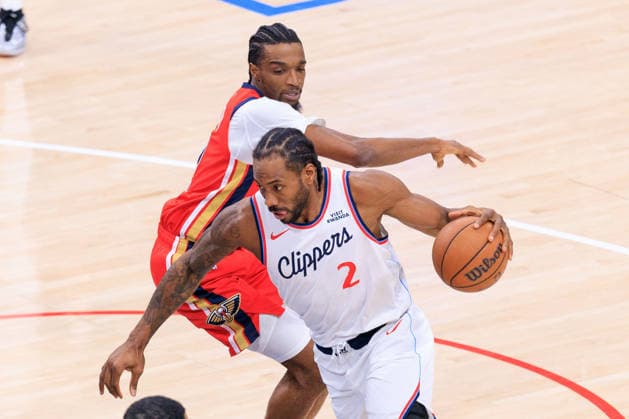 March 1, 2026, Inglewood, California, USA: Kawhi Leonard 2 of the Los Angeles Clippers gets past Herbert Jones 2 of the New Orleans Pelicans during their 2026 NBA, Basketball Herren, USA regular season game against the Los Angeles Clippers on Sunday March 1, 2026 at Intuit Dome Arena in Inglewood, California. JAVIER ROJAS PI Clippers Vs. Pelicans  - ZUMAp124 20260301_zaa_p124_020 Copyright: xJavierxRojasx