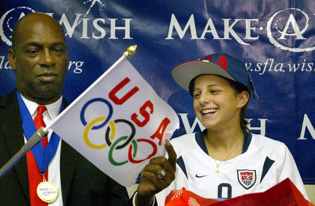 Jul 21, 2004; Palm Beach, FL, USA; 1968 Olympic Gold Medalist BOB BEAMON hold a flag that was among gifts he gave to 14-year-old DANIELLE of Loxahatchee during a press conference, PK, Pressekonferenz Wednesday at the Make-A-Wish of Southern Florida office. Danielle and Pamela, a 17-year-old from Miami also at the conference will attend the 2004 Olympics in Athens. Palm Beach FL USA Copyright: xBobxShanleyx