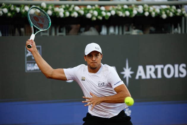 Chile Open 2026 ATP, Tennis Herren 250) FINAL On March 1, 2026, in Santiago, Chile, Italian Luciano Darderi returns a shot during his singles final match against Germany s Yannick Hanfmann at the Chile Open (ATP 250) held at Court Central of San Carlos de Apoquindo in Santiago de Chile. SANTIAGO Chile  Copyright: xReinaldoxUbillax originalFilename:ubilla-notitle260301_npaiI.jpg