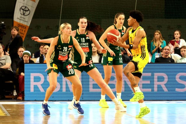 DEU, easyCredit DBBL, ALBA vs Rutronik Stars Keltern, 01 03 2026, Soemmeringhalle, Berlin, DEU, easyCredit DBBL, ALBA vs Rutronik Stars Keltern, pictured Deeshyra Thomas ALBA Berlin 21 , k20 , Maud Huijbens Rutronik Stars Keltern 10 , Ana Mandic Rutronik Stars Keltern 12 nordphotoxGmbHx xEngler nph00076
