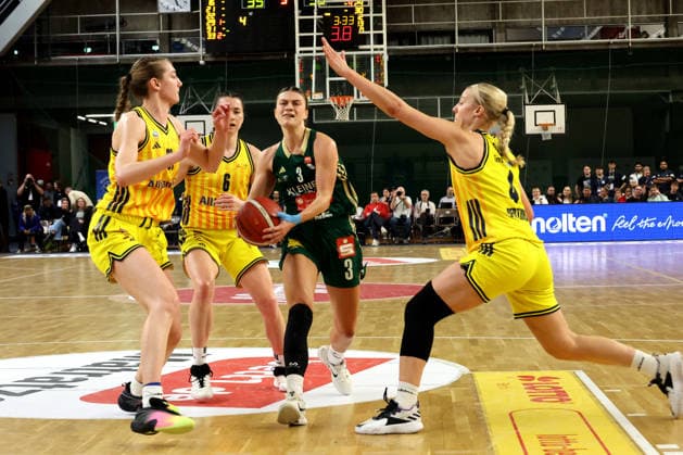 DEU, easyCredit DBBL, ALBA vs Rutronik Stars Keltern, 01 03 2026, Soemmeringhalle, Berlin, DEU, easyCredit DBBL, ALBA vs Rutronik Stars Keltern, pictured Abby Muse ALBA Berlin 31 , Tessa Stammberger ALBA Berlin 6 , Marie Bertholdt ALBA Berlin 4 , ALEXANDRA WILKE Rutronik Stars Keltern 3 nordphotoxGmbHx xEngler nph00076