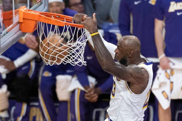 (260302) -- LOS ANGELES, March 2, 2026 -- Los Angeles Lakers LeBron James dunks during the 2025-2026 NBA, Basketball Herren, USA regular season basketball game between Los Angeles Lakers and Sacramento Kings in Los Angeles, the United States, March 1, 2026. (Photo by Xinhua) (SP) U.S.-LOS ANGELES-BASKETBALL-NBA-LAKERS VS KINGS RingoxChiu 