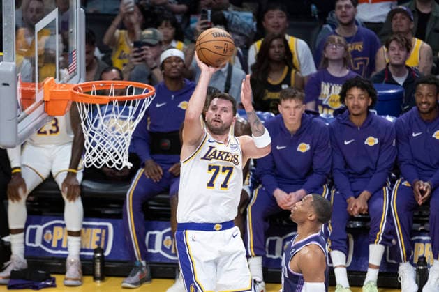 (260302) -- LOS ANGELES, March 2, 2026 -- Los Angeles Lakers Luka Doncic (Above) shoots during the 2025-2026 NBA, Basketball Herren, USA regular season basketball game between Los Angeles Lakers and Sacramento Kings in Los Angeles, the United States, March 1, 2026. (Photo by Xinhua) (SP) U.S.-LOS ANGELES-BASKETBALL-NBA-LAKERS VS KINGS RingoxChiu 