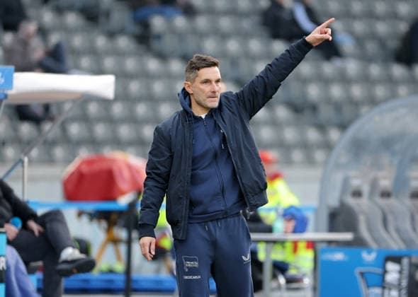 Coach Stefan Leitl gives pointing instructions Action upper body Sport Soccer Football DFL 2 Bundesliga Men 24 Matchday Season 2025 2026 01 03 2026 Hertha BSC Berlin vs 1 FC Nürnberg FCN DFL regulations prohibit any use of photographs as image sequences and or quasi video