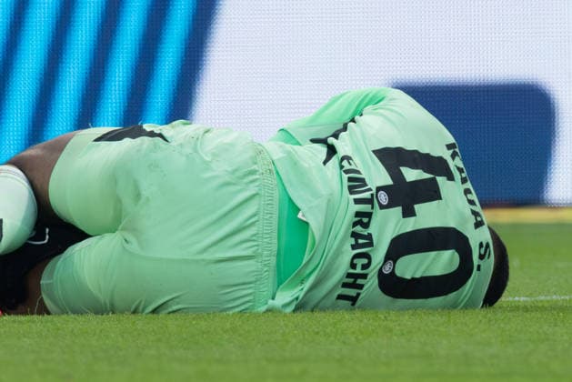 Eintracht Frankfurt SC Freiburg, 1 FBL Injury to goalkeeper Kaua Santos Eintracht Frankfurt, 40 After short treatment he has to be substituted Bundesliga match between Eintracht Frankfurt and SC Freiburg on March 1, 2026 at Deutsche Bank Park in Frankfurt am Main , Frankfurt am Main Hessen Germany Deutsche Bank Park