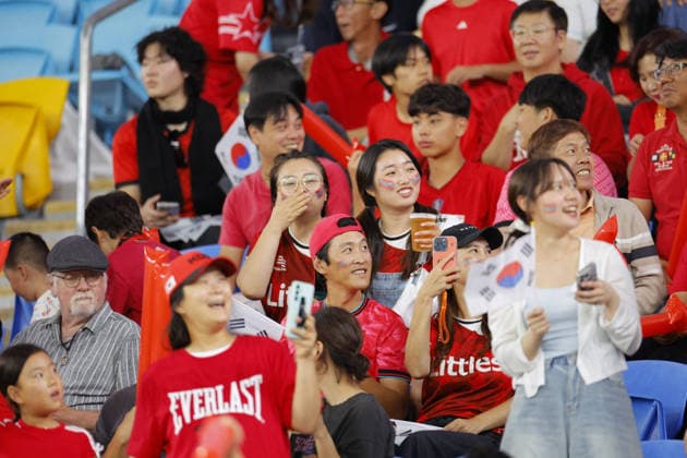 Supporters of Korea are seen in the stadium during the Womens Asian Cup match between Korea Republic and Islamic Republic of Iran at the Gold Coast Stadium in Robina, Australia Copyright: xMatthewxStarlingx xSPPx Sportspressphoto_SPR99838