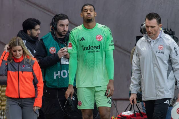 Eintracht Frankfurt SC Freiburg, 1 FBL Injury to goalkeeper Kaua Santos Eintracht Frankfurt, 40 After short treatment he has to be substituted Bundesliga match between Eintracht Frankfurt and SC Freiburg on March 1, 2026 at Deutsche Bank Park in Frankfurt am Main , Frankfurt am Main Hessen Germany Deutsche Bank Park