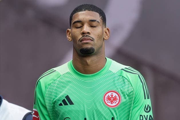 Eintracht Frankfurt SC Freiburg, 1 FBL The injured goalkeeper Kaua Santos Eintracht Frankfurt, 40 leaves the pitch disappointed Bundesliga match between Eintracht Frankfurt and SC Freiburg on March 1, 2026 at Deutsche Bank Park in Frankfurt am Main , Frankfurt am Main Hessen Germany Deutsche Bank Park