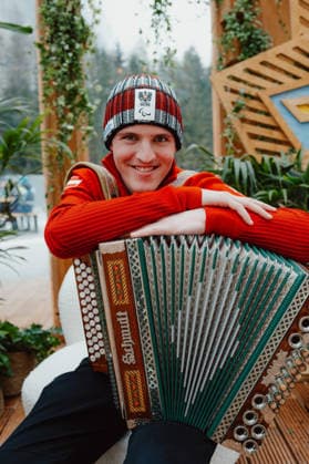 PARALYMPICS - Winter Paralympics Milano Cortina 2026 CORTINA D AMPEZZO,ITALY,02.MAR.26 - PARALYMPICS - Paralympic Winter games, Winterspiele,Spiele, Summer games Milano Cortina 2026, preview. Image shows Johannes Aigner (AUT) with his accordion.  GEPAxpictures xAlexanderxSolc