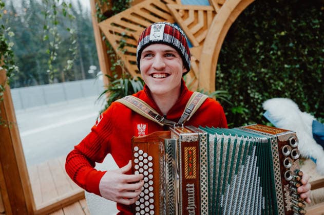 PARALYMPICS - Winter Paralympics Milano Cortina 2026 CORTINA D AMPEZZO,ITALY,02.MAR.26 - PARALYMPICS - Paralympic Winter games, Winterspiele,Spiele, Summer games Milano Cortina 2026, preview. Image shows Johannes Aigner (AUT) with his accordion.  GEPAxpictures xAlexanderxSolc