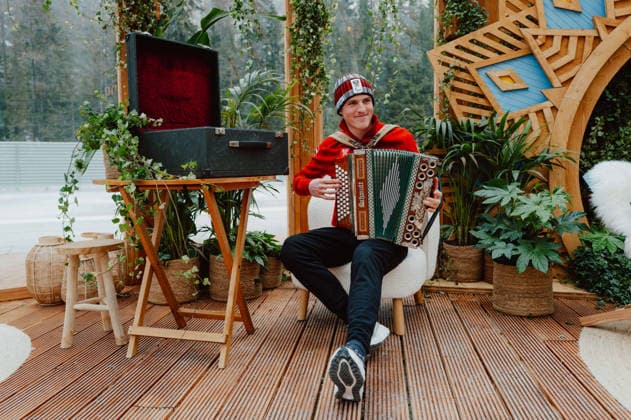PARALYMPICS - Winter Paralympics Milano Cortina 2026 CORTINA D AMPEZZO,ITALY,02.MAR.26 - PARALYMPICS - Paralympic Winter games, Winterspiele,Spiele, Summer games Milano Cortina 2026, preview. Image shows Johannes Aigner (AUT) with his accordion.  GEPAxpictures xAlexanderxSolc