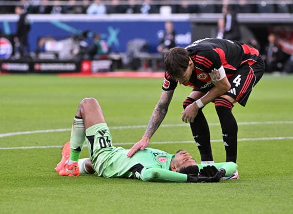 01 03 2026, xekx, Football 1 Bundesliga, Eintracht Frankfurt SC Freiburg v l Kaua Santos Eintracht Frankfurt , Robin Koch Eintracht Frankfurt injured, injury, DFL DFB REGULATIONS PROHIBIT ANY USE OF PHOTOGRAPHS as IMAGE SEQUENCES and or QUASI VIDEO Frankfurt am Main
