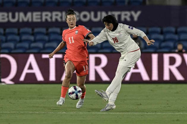 FuÃŸball, Frauen, Asien Cup, SÃ¼dkorea - Iran #4 2nd March 2026, Robina Stadium, Gold Coast, Queensland, Australia; AFC Women s Asian Cup, Iran versus South Korea; Fatemeh Shaban of the Islamic Republic of Iran takes a shot on goal as Choe Yu-ri of Korea Republic approaches  NigelxOwen