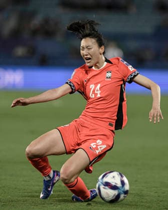 FuÃŸball, Frauen, Asien Cup, SÃ¼dkorea - Iran #4 2nd March 2026, Robina Stadium, Gold Coast, Queensland, Australia; AFC Women s Asian Cup, Iran versus South Korea; Lee Eun-young of Korea Republic stumbles over the ball  NigelxOwen