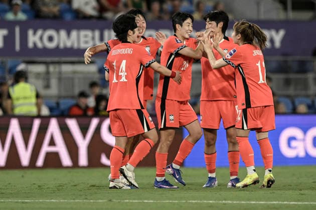 FuÃŸball, Frauen, Asien Cup, SÃ¼dkorea - Iran #4 2nd March 2026, Robina Stadium, Gold Coast, Queensland, Australia; AFC Women s Asian Cup, Iran versus South Korea; Ko Yoo-jin of Korea Republic celebrates with teammates after scoring to make it 3-0 in the 75th minute  NigelxOwen