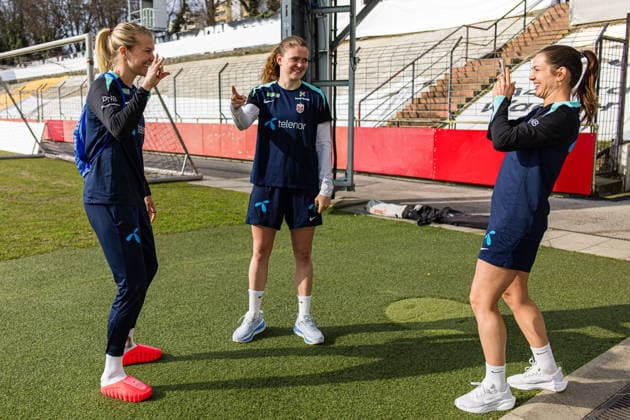 260302 Ada Hegerberg, Signe Gaupset and Tuva Hansen of the Norwegian women™s national football team during a training session on March 2, 2026 in Vienna Photo Marius Simensen BILDBYRAN Cop 238 bbeng dam fifa women s world cup qualifier football fotball fotball norge norway practice soccer training trening träning  Copyright: MARIUSxSIMENSEN BB260302BB360