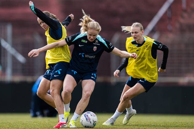 260302 Guro Reiten and Julie Blakstad of the Norwegian women™s national football team during a training session on March 2, 2026 in Vienna Photo Marius Simensen BILDBYRAN Cop 238 bbeng dam fifa women s world cup qualifier football fotball fotboll norge norway practice soccer training trening träning  Copyright: MARIUSxSIMENSEN BB260302BB369