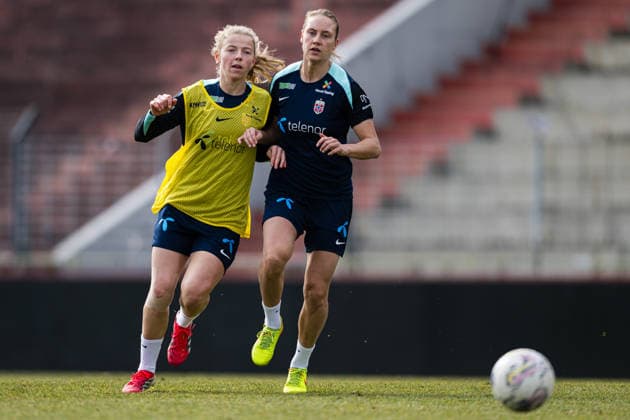260302 Justine Kielland and Lisa Naalsund of the Norwegian women™s national football team during a training session on March 2, 2026 in Vienna Photo Marius Simensen BILDBYRAN Cop 238 bbeng dam fifa women s world cup qualifier football fotball fotboll norge norway practice soccer training trening träning  Copyright: MARIUSxSIMENSEN BB260302BB398