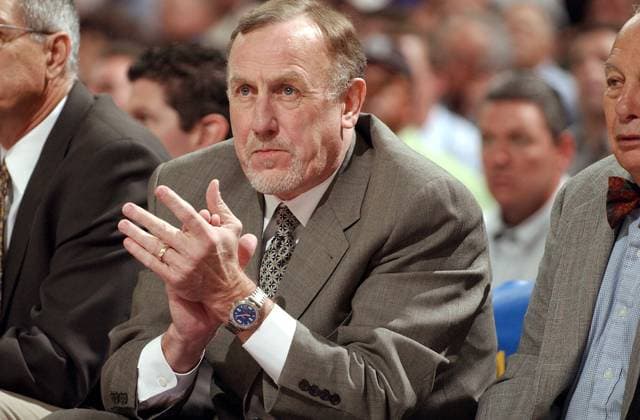 Sacramento Kings head coach Rick Adelman watches his team in game two of the first round of the NBA, Basketball Herren, USA Western Conference playoffs between the Sacramento Kings and the Dallas Mavericks Tuesday, April 20, 2004 at Arco Arena. Sacramento Bee photograph by Hector Amezcua ZUMA Press Sacramento CA USA Copyright: xHECTORxAMEZCUAx