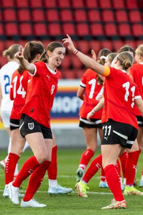 WOMEN SOCCER - U19, AUT vs FIN test match VIENNA,AUSTRIA,02.MAR.26 - WOMEN SOCCER - OEFB Under-19 international test match, Austria vs Finland. Image shows the rejoicing of Greta Spinn and Valentina Illinger (AUT).  GEPAxpictures xPhilippxBrem