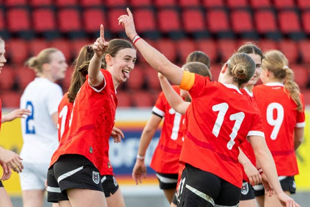WOMEN SOCCER - U19, AUT vs FIN test match VIENNA,AUSTRIA,02.MAR.26 - WOMEN SOCCER - OEFB Under-19 international test match, Austria vs Finland. Image shows the rejoicing of Greta Spinn and Valentina Illinger (AUT).  GEPAxpictures xPhilippxBrem