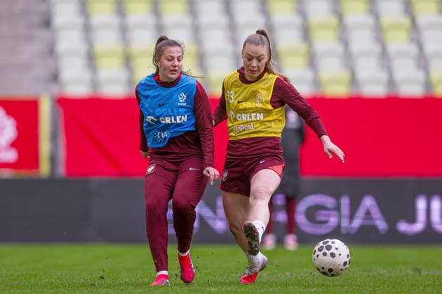 02.03.2026 GDANSK, POLSAT PLUS ARENA PILKA NOZNA KOBIET ( WOMEN S FOOTBALL) EL ELIMINACJE DO MS MISTRZOSTW SWIATA W PILCE NOZNEJ KOBIET FIFA 2027 ZGRUPOWANIE REPREZENTACJI POLSKI KOBIET OFICJALNA KONFERENCJA PRASOWA I TRENING REPREZENTACJI POLSKI KOBIET PRZED MECZEM Z HOLANDIA FOOTBALL POLISH WOMEN S national team, Nationalteam TRAINING CAMP OFFICIAL press conference, PK, Pressekonferenz AND TRAINING OF THE POLISH WOMEN S NATIONAL TEAM BEFORE THE MATCH AGAINST THE NETHERLANDS NZ EMILIA SZYMCZAK, WERONIKA ZAWISTOWSKA FOTO LUKASZ GROCHALA CYFRASPORT NEWSPIX.PL --- newspix.pl 