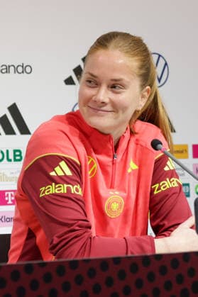 02 03 2026, xgrfx, Football World Cup Qualification , Germany Women Press Conference, Final Training v l Sjoeke Nüsken Deutsche Frauennationalmannschaft DFL DFB REGULATIONS PROHIBIT ANY USE OF PHOTOGRAPHS as IMAGE SEQUENCES and or QUASI VIDEO Dresden