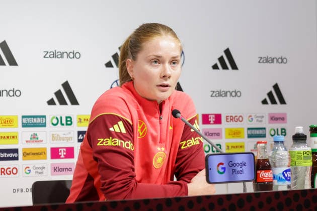 02 03 2026, xgrfx, Football World Cup Qualification , Germany Women Press Conference, Final Training v l Sjoeke Nüsken Deutsche Frauennationalmannschaft DFL DFB REGULATIONS PROHIBIT ANY USE OF PHOTOGRAPHS as IMAGE SEQUENCES and or QUASI VIDEO Dresden