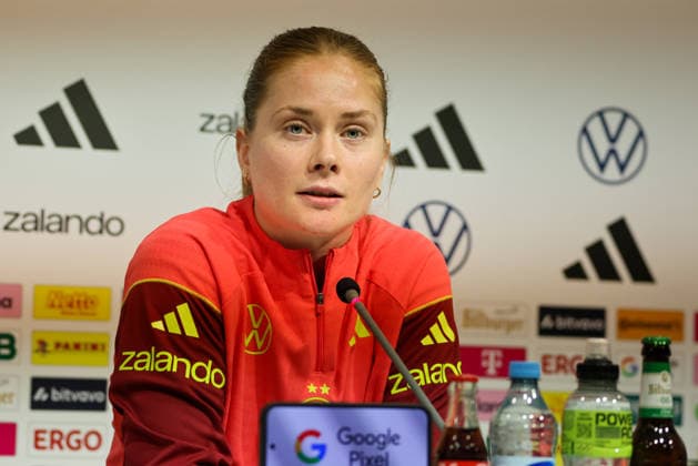 Dresden, Germany 02 March 2026 Preparation for the Womens World Cup qualifier Germany vs Slovenia Final press conference in Dresden In the picture Sjoeke Nüsken Nuesken Germany at the final press conference in Dresden Copyright: HMBxMedia MadeleinexFantini