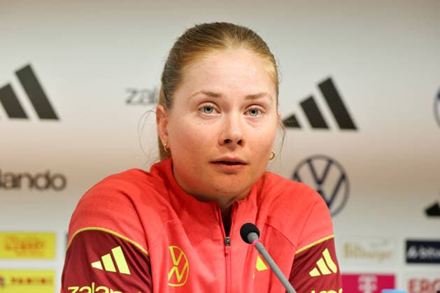 Dresden, Germany 02 March 2026 Preparation for the Womens World Cup qualifier Germany vs Slovenia Final press conference in Dresden In the picture Sjoeke Nüsken Nuesken Germany at the final press conference in Dresden Copyright: HMBxMedia MadeleinexFantini