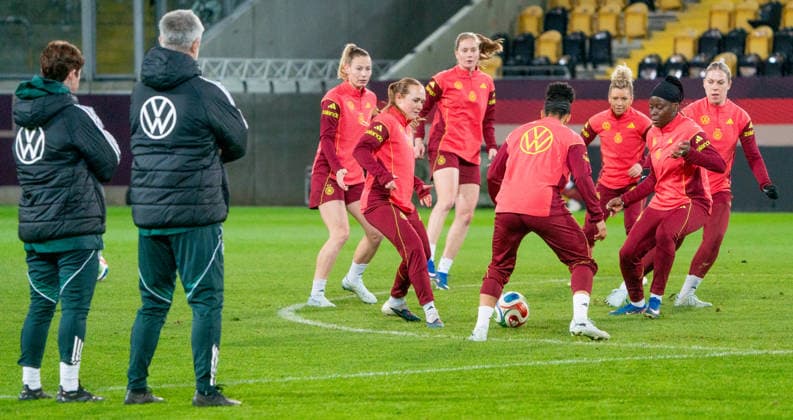 2 3 2026, Football, GER, Women, World Cup qualification, Germany Slovenia, Coach Christian Wück 2 from left watches the German national team footballers at the final training session in Dresden Rudolf Harbig Stadium Saxony Germany